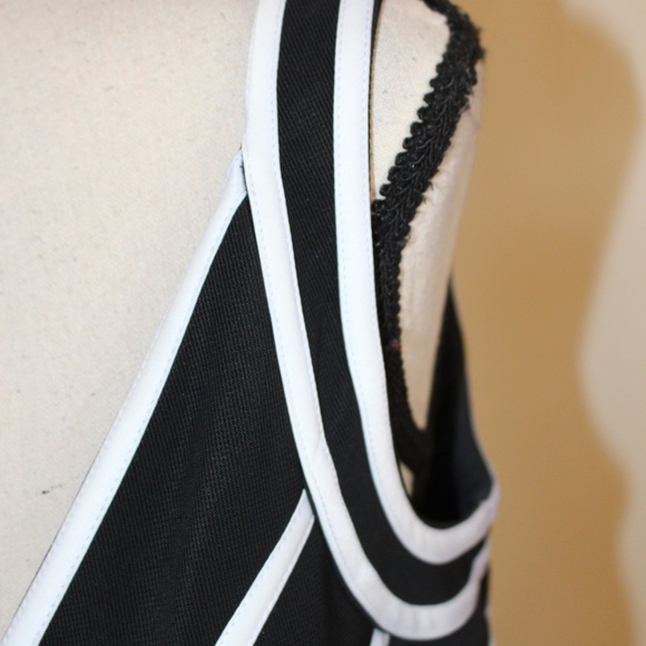 White House Black Market, crisscross bust pattern sleeveless dress - Picture 5 of 7